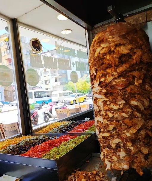 Etibeyaz döner ustası ve tavuk döner